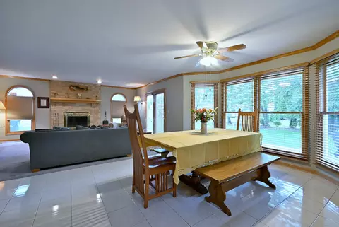 Dining - 213 John Dr, Bartlett, IL 60103 photo 4 of 4
