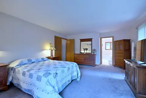 Bedroom - 213 John Dr, Bartlett, IL 60103 photo 2 of 5