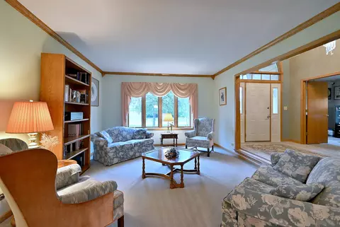 Living - 213 John Dr, Bartlett, IL 60103 photo 2 of 7