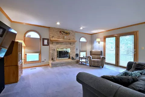 Living - 213 John Dr, Bartlett, IL 60103 photo 4 of 7
