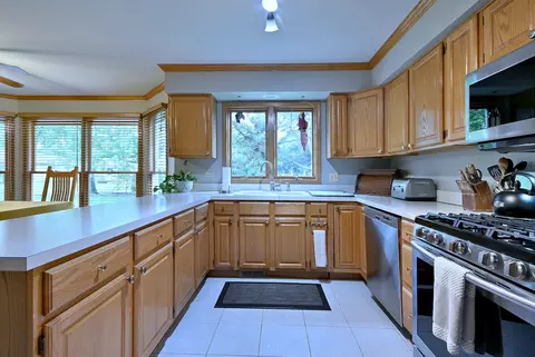 Kitchen - 213 John Dr, Bartlett, IL 60103 photo 5 of 6