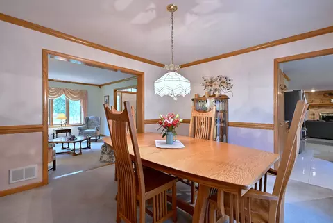 Dining - 213 John Dr, Bartlett, IL 60103 photo 3 of 4