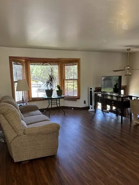 Living - 329 Shield Ct, Bolingbrook, IL 60440 photo 5 of 5