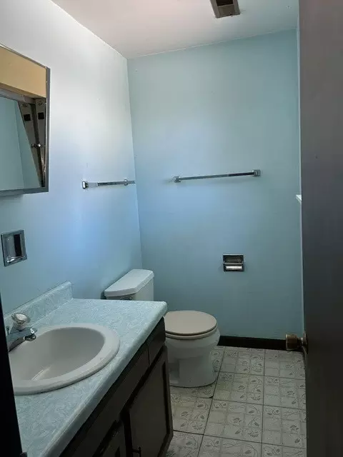 Bath - 329 Shield Ct, Bolingbrook, IL 60440 photo 2 of 2
