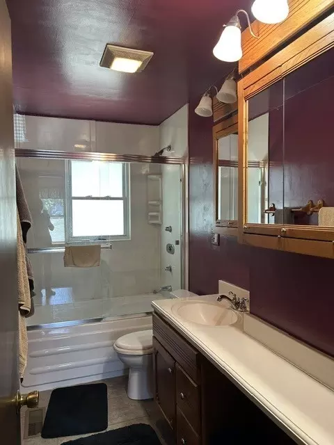 Bath - 329 Shield Ct, Bolingbrook, IL 60440 photo 1 of 2
