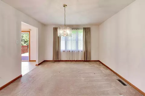 Living - 231 Hillcrest Ln, Steger, IL 60475 photo 6 of 8