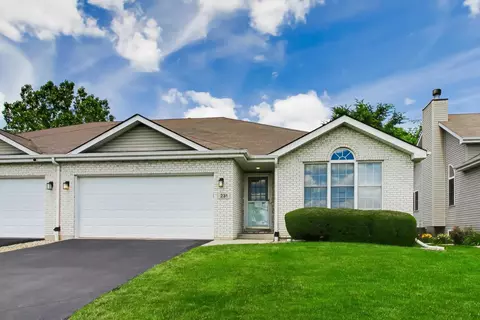 Exterior - 231 Hillcrest Ln, Steger, IL 60475 photo 3 of 10