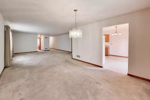 Living - 231 Hillcrest Ln, Steger, IL 60475 photo 7 of 8
