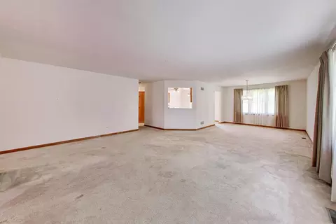Living - 231 Hillcrest Ln, Steger, IL 60475 photo 4 of 8