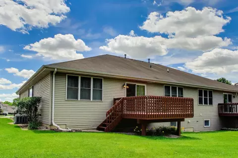 Exterior - 231 Hillcrest Ln, Steger, IL 60475 photo 6 of 10