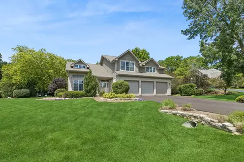21 Seneca Ave W, Hawthorn Woods, IL 60047