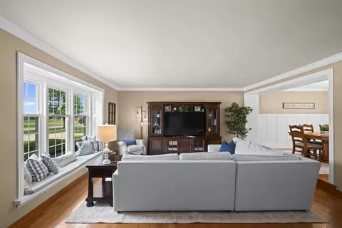 Living - 1565 Freeman Rd, Hoffman Estates, IL 60192 photo 1 of 7