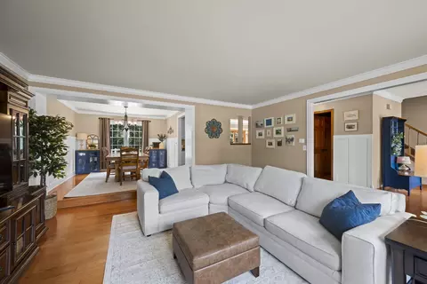 Living - 1565 Freeman Rd, Hoffman Estates, IL 60192 photo 5 of 7