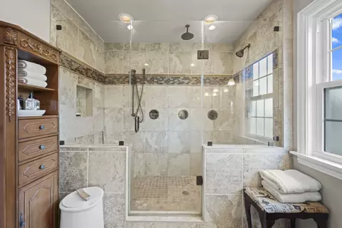 Bath - 1565 Freeman Rd, Hoffman Estates, IL 60192 photo 4 of 5