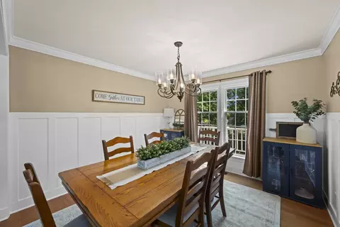 Dining - 1565 Freeman Rd, Hoffman Estates, IL 60192 photo 3 of 4