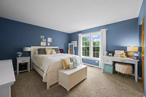 Bedroom - 1565 Freeman Rd, Hoffman Estates, IL 60192 photo 2 of 2