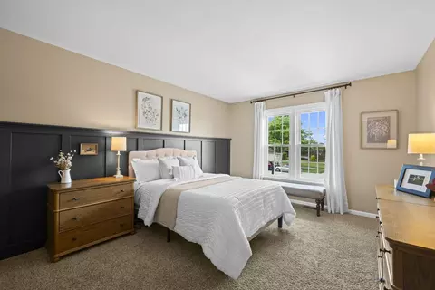Bedroom - 1565 Freeman Rd, Hoffman Estates, IL 60192 photo 1 of 2