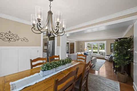 Dining - 1565 Freeman Rd, Hoffman Estates, IL 60192 photo 2 of 4