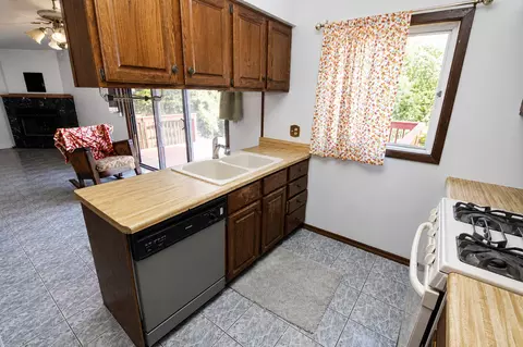 Kitchen - 5111 Springdale Ln, Mchenry, IL 60050 photo 1 of 2