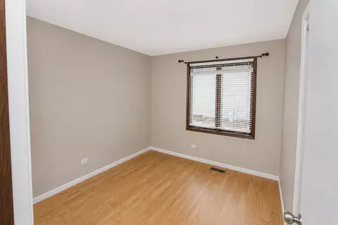 Bedroom - 5111 Springdale Ln, Mchenry, IL 60050 photo 1 of 2