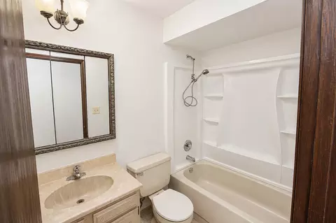 Bath - 5111 Springdale Ln, Mchenry, IL 60050 photo 1 of 2
