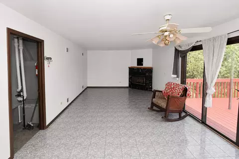 Living - 5111 Springdale Ln, Mchenry, IL 60050 photo 3 of 4