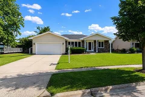 Exterior - 5111 Springdale Ln, Mchenry, IL 60050 photo 2 of 6