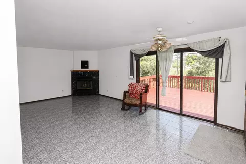 Living - 5111 Springdale Ln, Mchenry, IL 60050 photo 4 of 4
