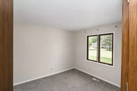 Bedroom - 5111 Springdale Ln, Mchenry, IL 60050 photo 2 of 2