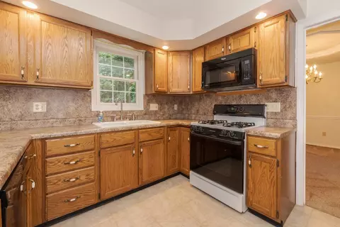 Kitchen - 3 Shagbark Ct, Bloomington, IL 61701 photo 3 of 4
