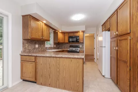 Kitchen - 3 Shagbark Ct, Bloomington, IL 61701 photo 2 of 4
