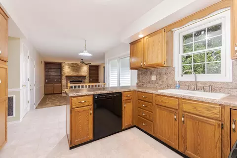 Kitchen - 3 Shagbark Ct, Bloomington, IL 61701 photo 4 of 4