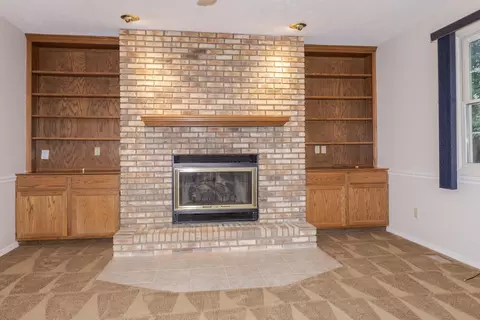 Living - 3 Shagbark Ct, Bloomington, IL 61701 photo 5 of 6