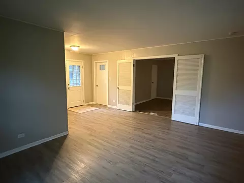 Living - 338 Waldmann Dr, Park Forest, IL 60466 photo 6 of 8
