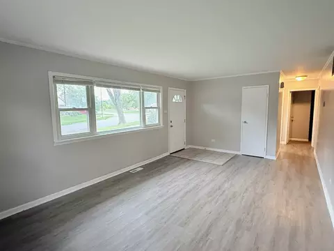 Living - 338 Waldmann Dr, Park Forest, IL 60466 photo 2 of 8
