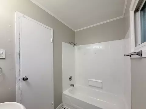 Bath - 338 Waldmann Dr, Park Forest, IL 60466 photo 2 of 2
