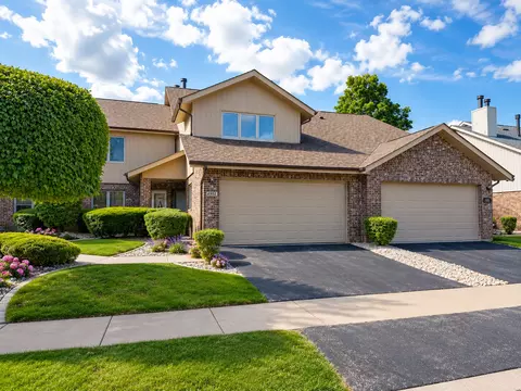8952 Silverdale Dr #7B, Orland Park, IL 60462