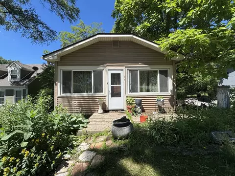 24 S Hickory Ave, Fox Lake, IL 60020