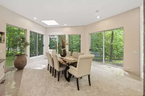 Dining - 2 Dunsinane Ln, Bannockburn, IL 60015 photo 2 of 5