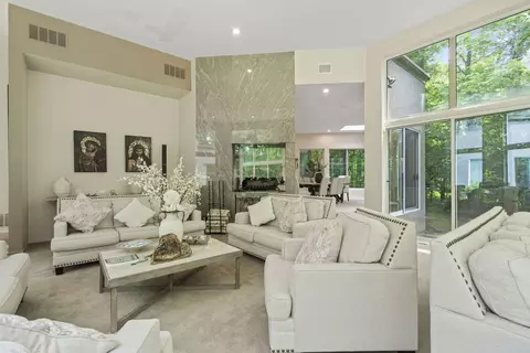 Living - 2 Dunsinane Ln, Bannockburn, IL 60015 photo 3 of 4