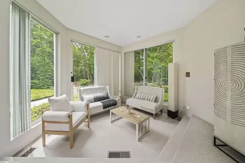 Living - 2 Dunsinane Ln, Bannockburn, IL 60015 photo 4 of 4