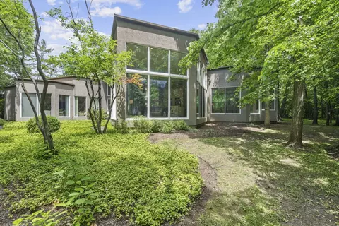 Exterior - 2 Dunsinane Ln, Bannockburn, IL 60015 photo 2 of 7