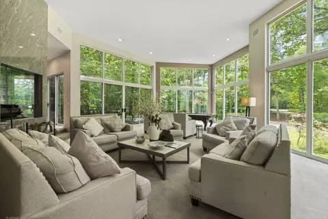 Living - 2 Dunsinane Ln, Bannockburn, IL 60015 photo 2 of 4
