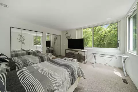 Bedroom - 2 Dunsinane Ln, Bannockburn, IL 60015 photo 2 of 4
