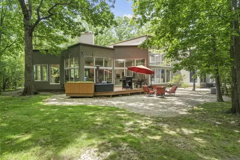 Exterior - 2 Dunsinane Ln, Bannockburn, IL 60015 photo 3 of 7