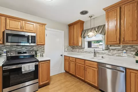 Kitchen - 1301 15th Street A St, Moline, IL 61265 photo 2 of 4