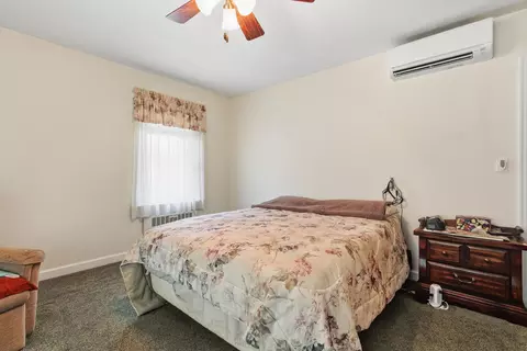 Bedroom - 1301 15th Street A St, Moline, IL 61265 photo 2 of 6