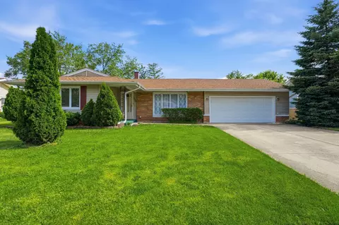 213 Edgeware Rd, Elk Grove Village, IL 60007