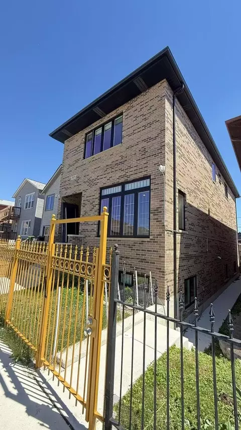2921 S Farrell St, Chicago, IL 60608