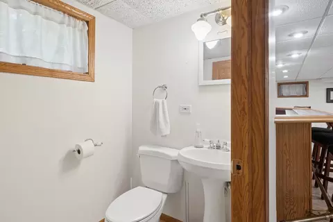 Bath - 208 Parkview Rd, Riverside, IL 60546 photo 5 of 5